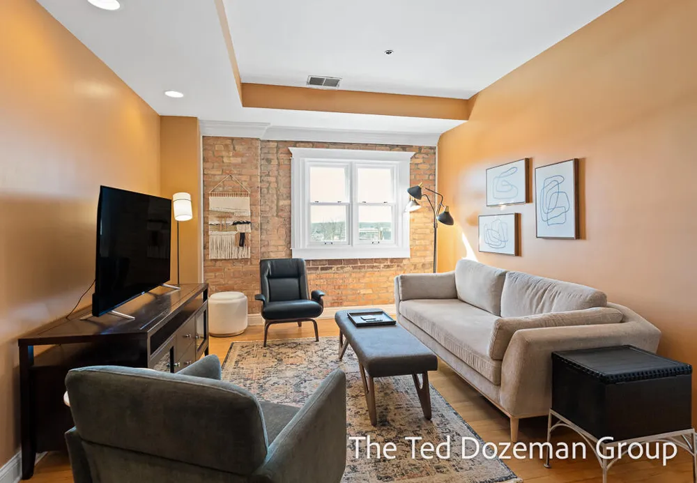 17 W 10th Street #450 Holland City, MI 49423