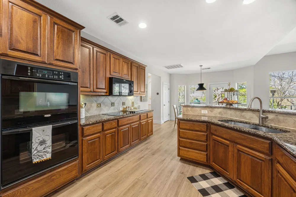 128 Las Colinas Drive Georgetown, TX 78628