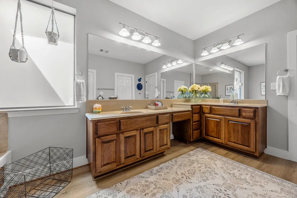 128 Las Colinas Drive Georgetown, TX 78628