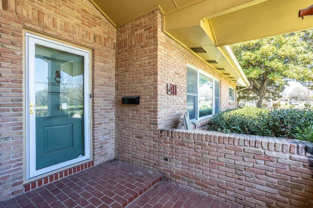 411 S CENTRE LANE Lancaster, TX 75146