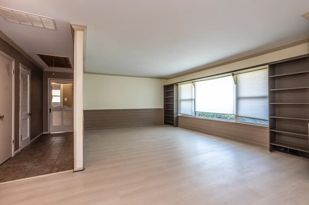 411 S CENTRE LANE Lancaster, TX 75146
