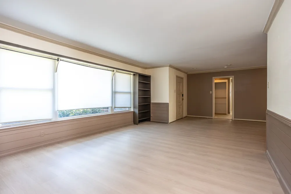 411 S CENTRE LANE Lancaster, TX 75146