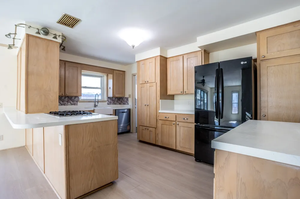 411 S CENTRE LANE Lancaster, TX 75146