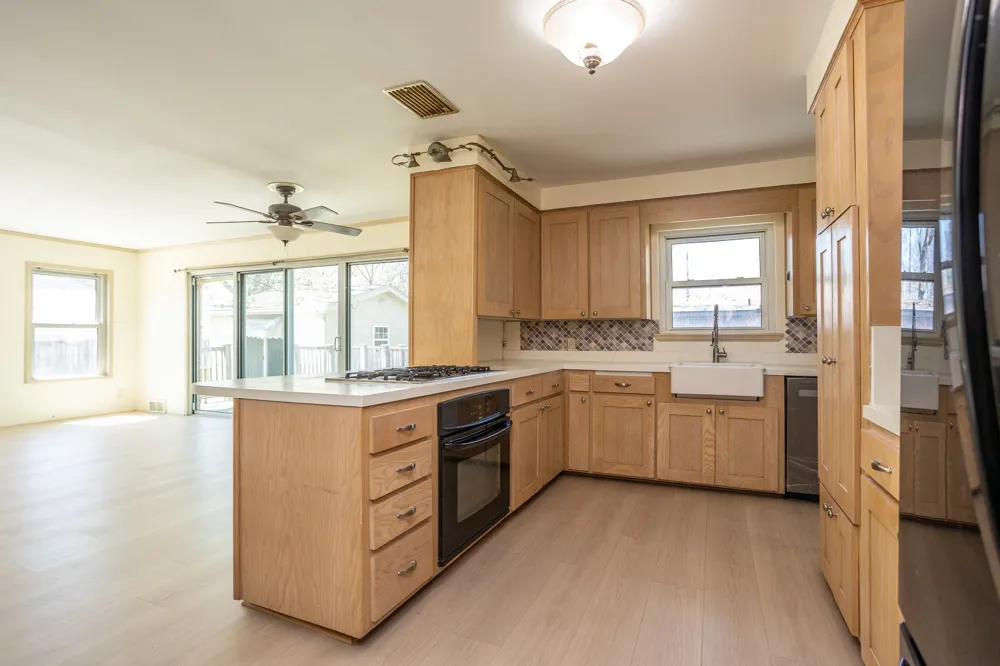 411 S CENTRE LANE Lancaster, TX 75146