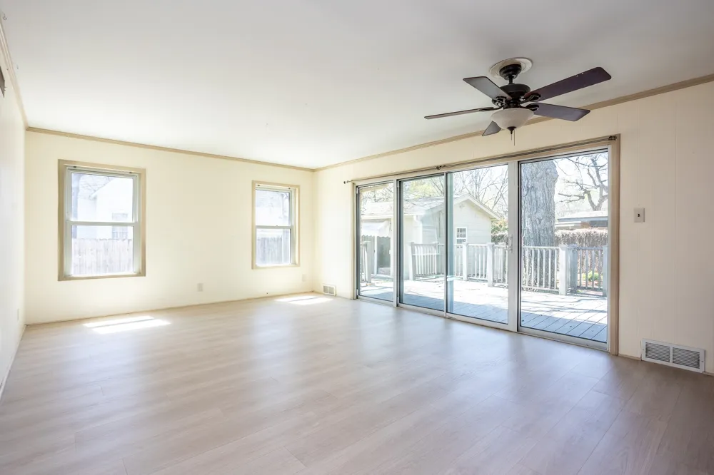 411 S CENTRE LANE Lancaster, TX 75146