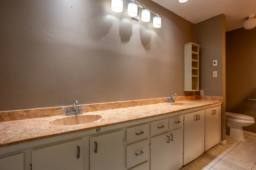 411 S CENTRE LANE Lancaster, TX 75146
