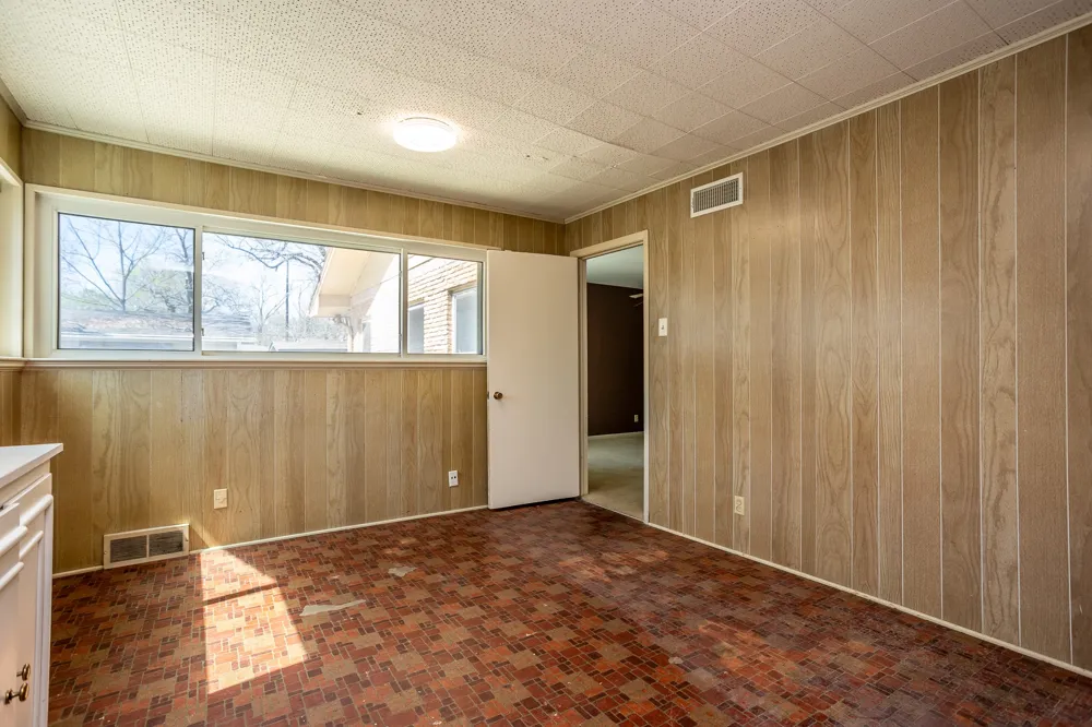 411 S CENTRE LANE Lancaster, TX 75146