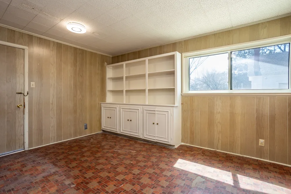 411 S CENTRE LANE Lancaster, TX 75146