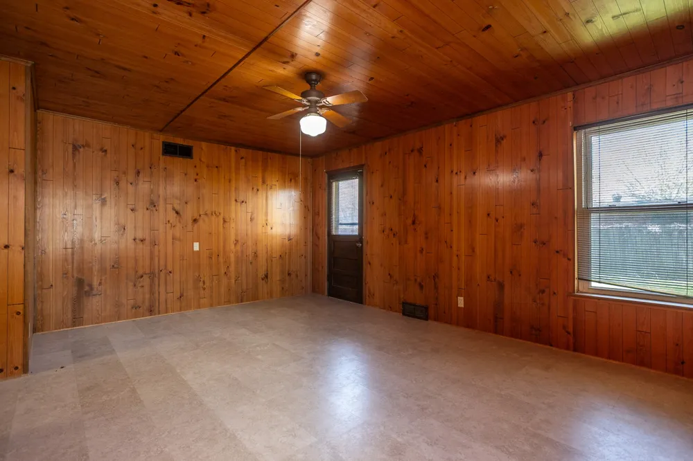 411 S CENTRE LANE Lancaster, TX 75146