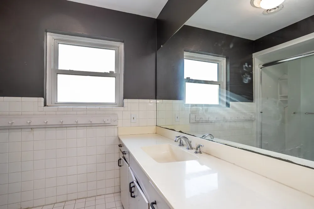 411 S CENTRE LANE Lancaster, TX 75146