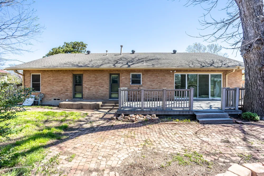 411 S CENTRE LANE Lancaster, TX 75146