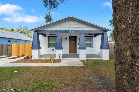E Giddens Avenue