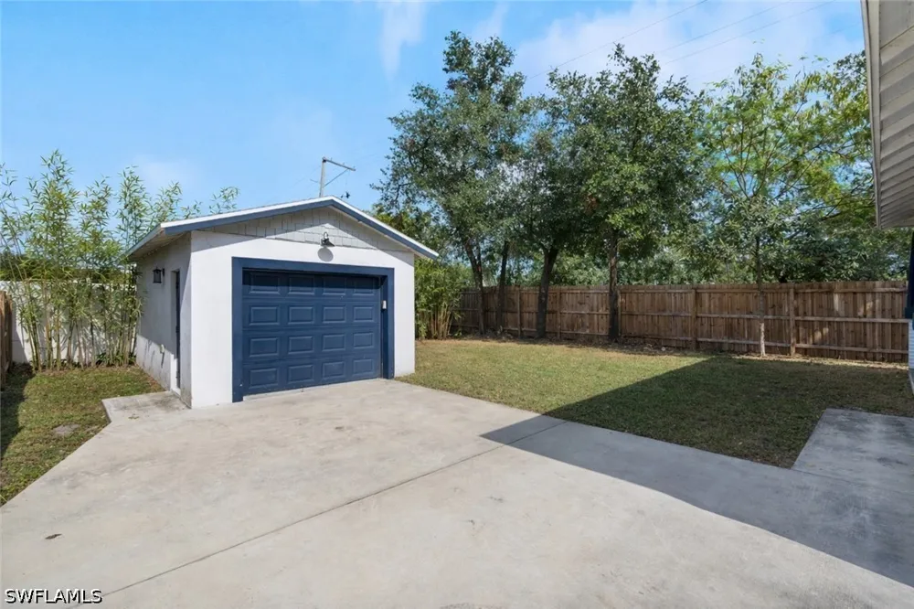 E Giddens Avenue Tampa, FL 33603