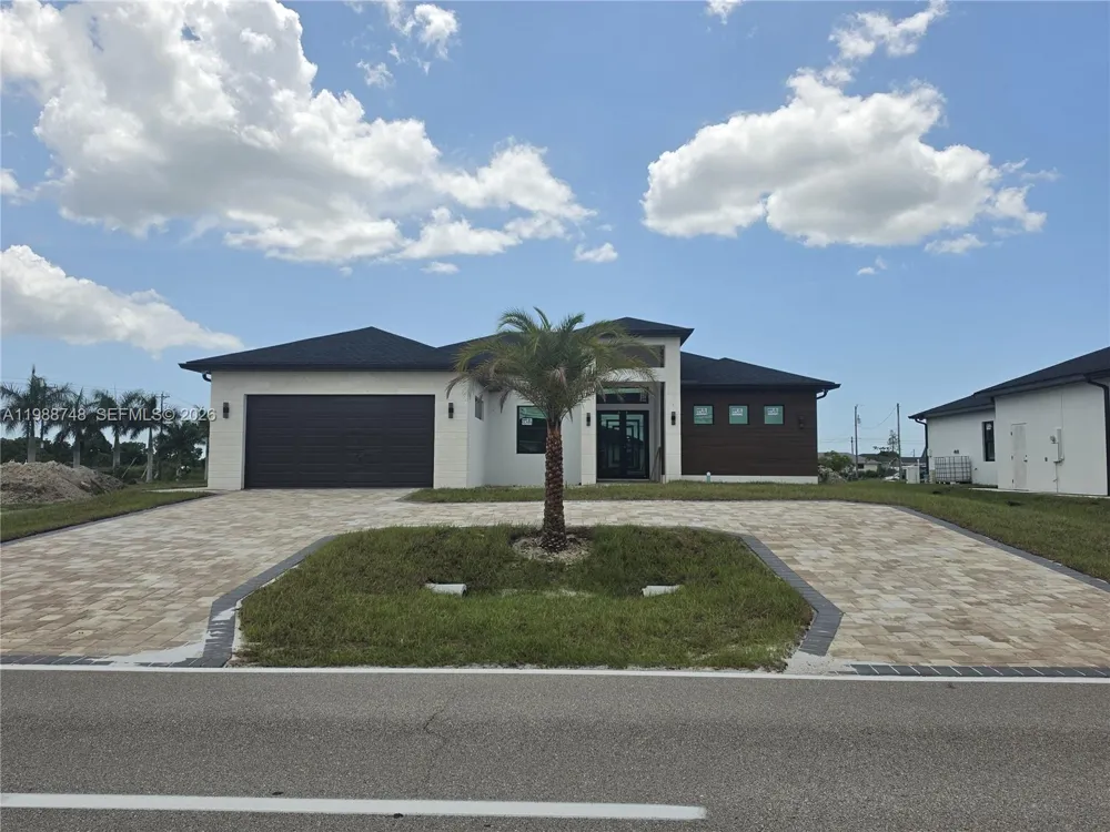 2006 Nelson RD N Cape Coral, FL 33993