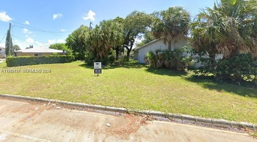 8 NW 8th Ct Fort Lauderdale, FL 33311