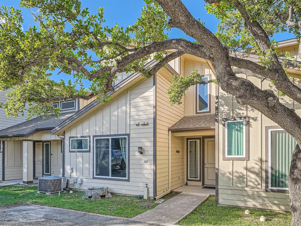 507 Venture Boulevard S Point Venture, TX 78645