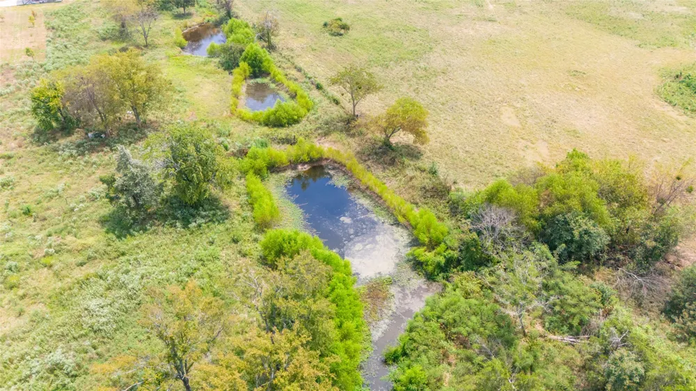 1987 Farm Road 900 Saltillo, TX 75478