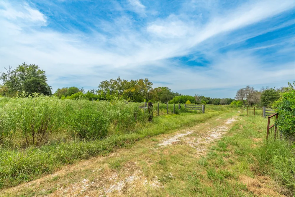 1987 Farm Road 900 Saltillo, TX 75478