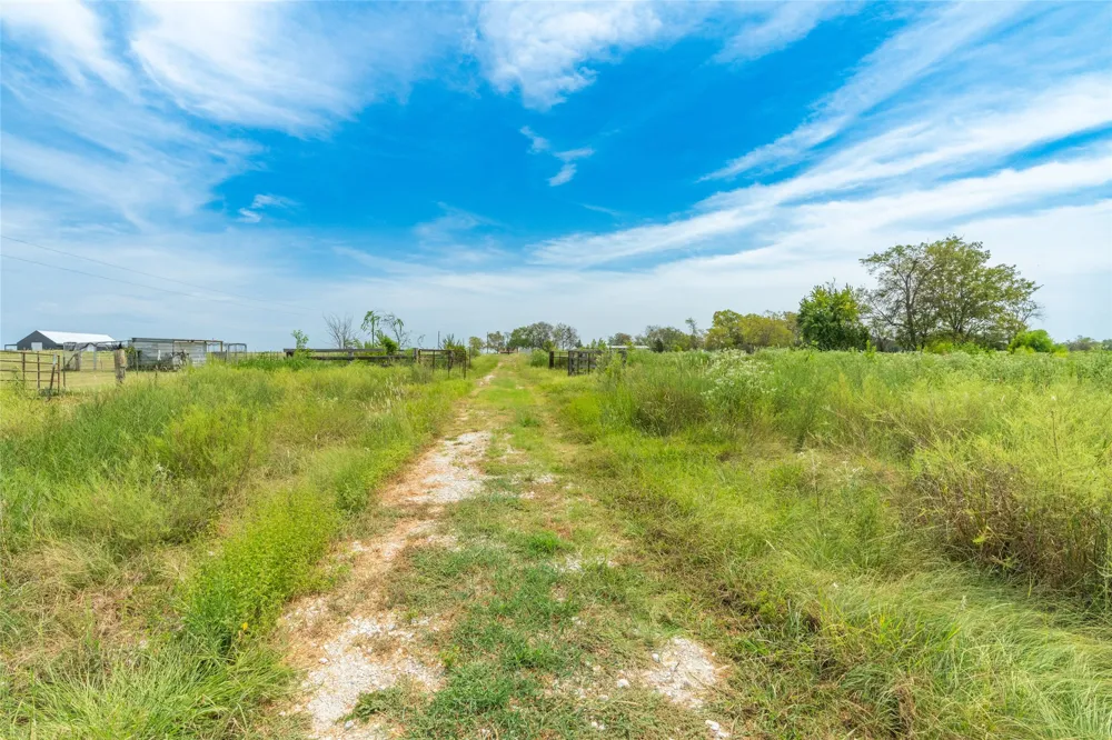 1987 Farm Road 900 Saltillo, TX 75478