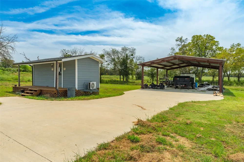 1987 Farm Road 900 Saltillo, TX 75478