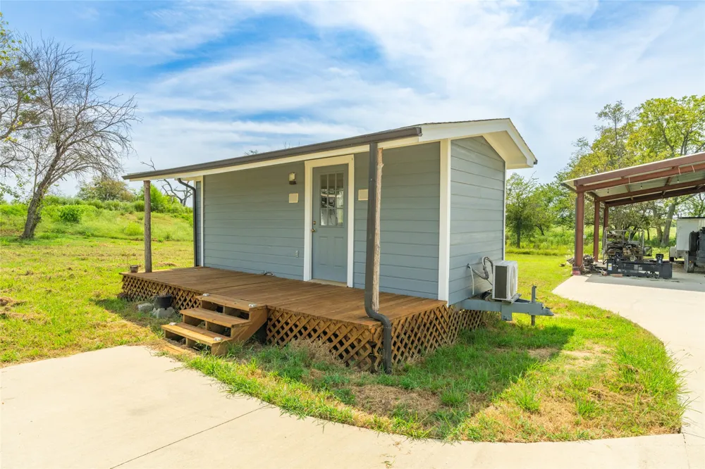 1987 Farm Road 900 Saltillo, TX 75478
