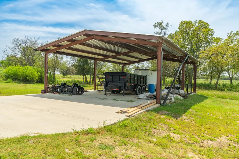 1987 Farm Road 900 Saltillo, TX 75478