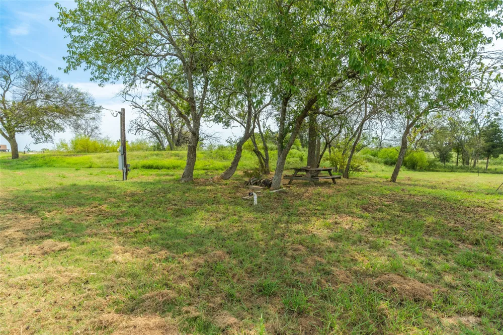 1987 Farm Road 900 Saltillo, TX 75478