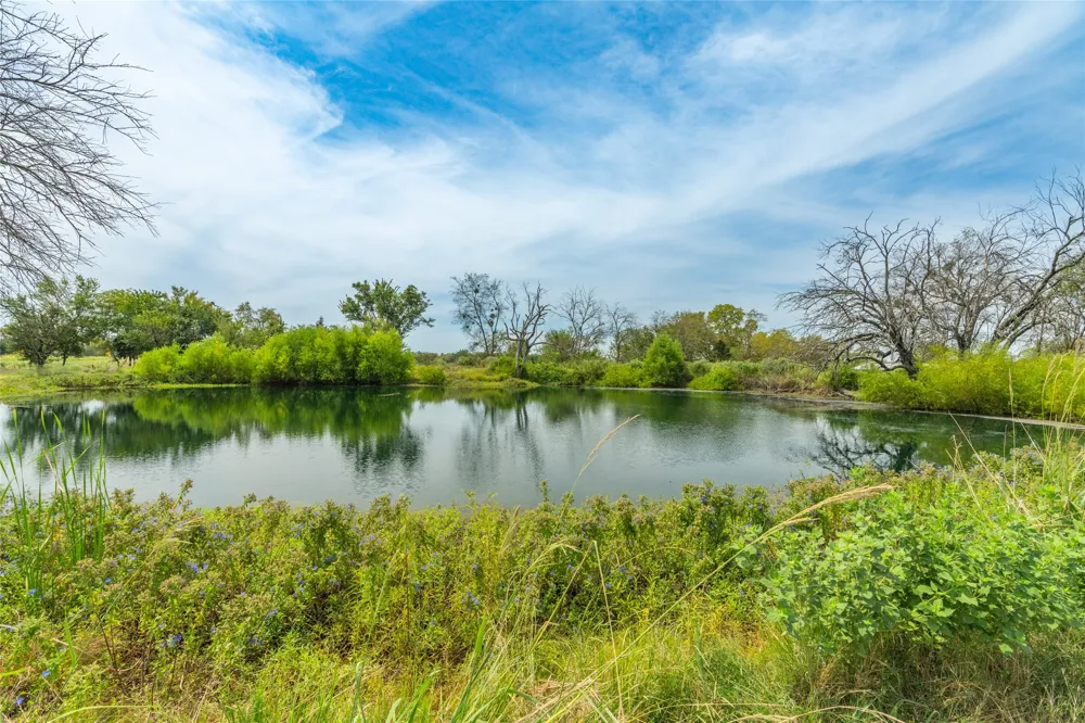 1987 Farm Road 900 Saltillo, TX 75478
