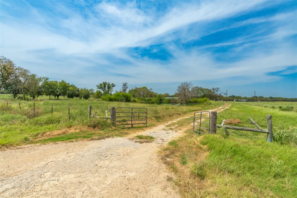 1987 Farm Road 900 Saltillo, TX 75478