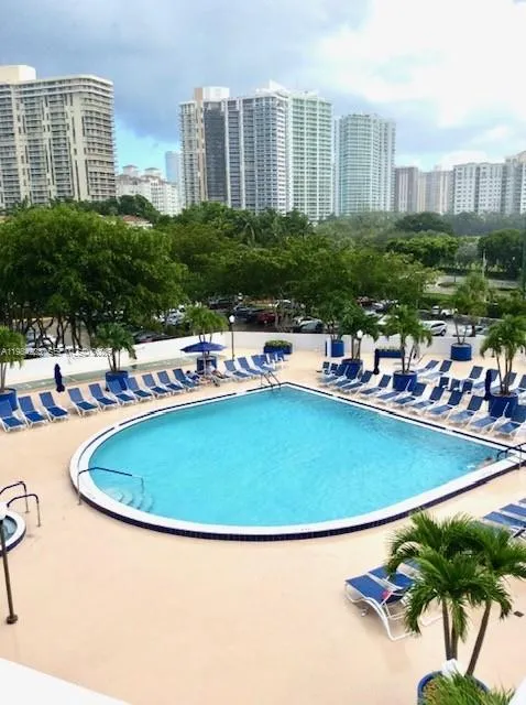 3701 Country Club Dr #504