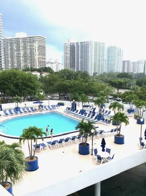 3701 Country Club Dr #504 Aventura, FL 33180