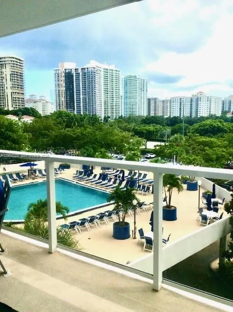 3701 Country Club Dr #504 Aventura, FL 33180