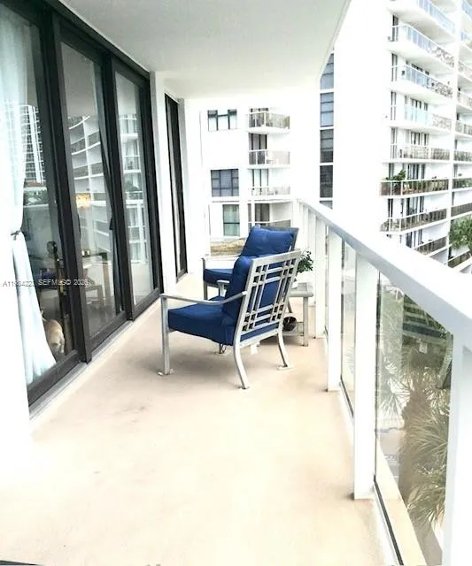 3701 Country Club Dr #504 Aventura, FL 33180