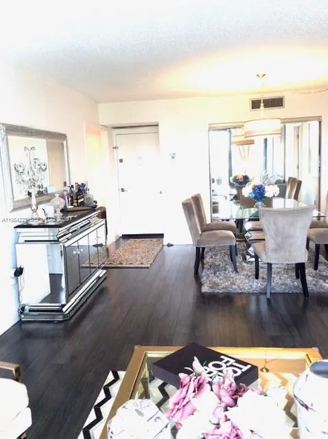 3701 Country Club Dr #504 Aventura, FL 33180