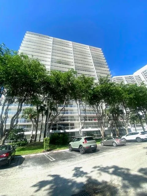 3701 Country Club Dr #504 Aventura, FL 33180