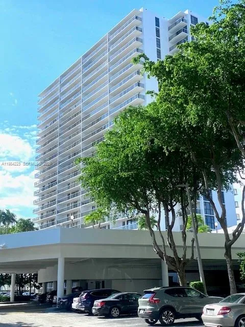 3701 Country Club Dr #504 Aventura, FL 33180
