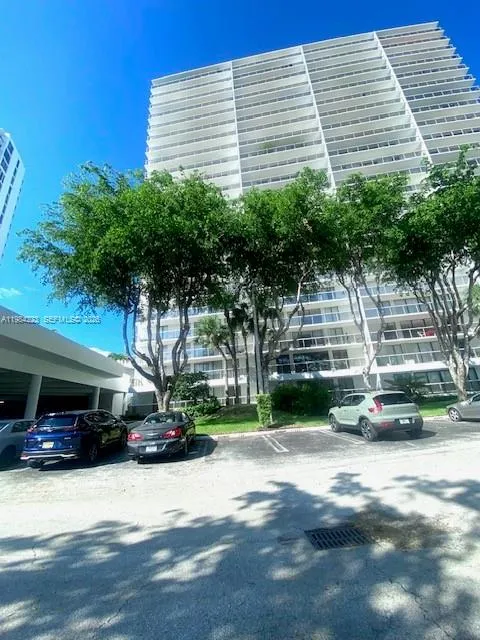 3701 Country Club Dr #504 Aventura, FL 33180