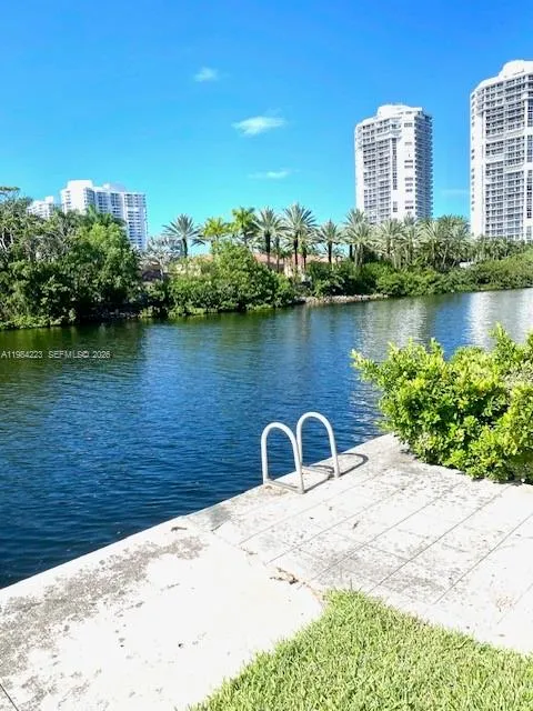 3701 Country Club Dr #504 Aventura, FL 33180