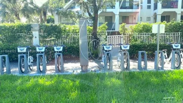 3701 Country Club Dr #504 Aventura, FL 33180