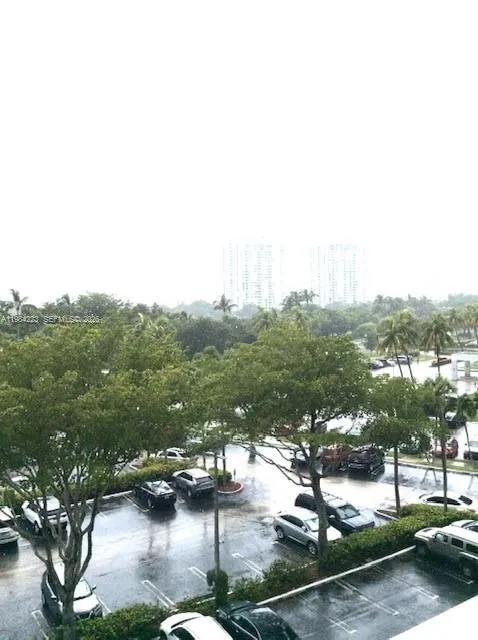 3701 Country Club Dr #504 Aventura, FL 33180