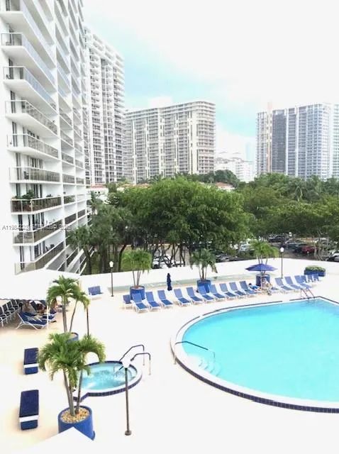 3701 Country Club Dr #504 Aventura, FL 33180