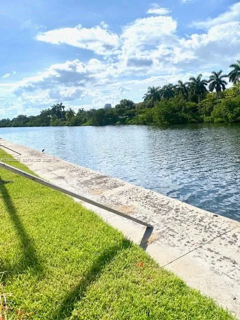 3701 Country Club Dr #504 Aventura, FL 33180