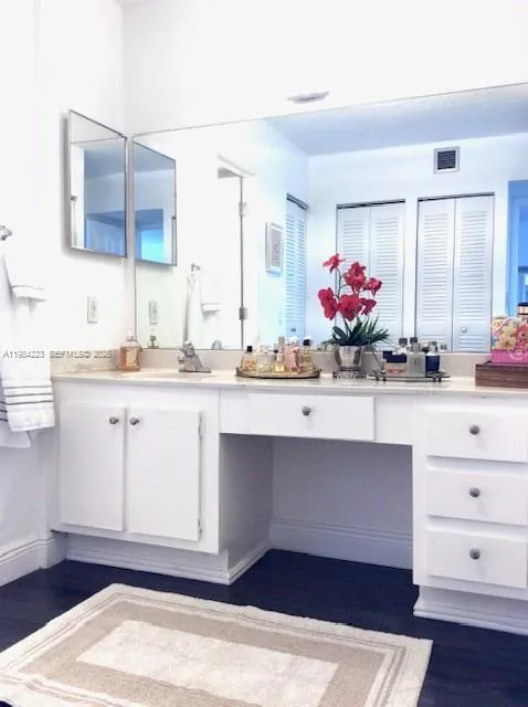 3701 Country Club Dr #504 Aventura, FL 33180