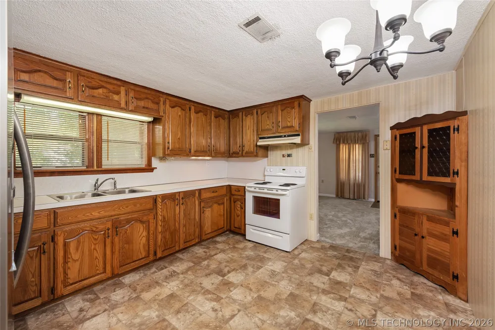 811 State Street Wagoner, OK 74467
