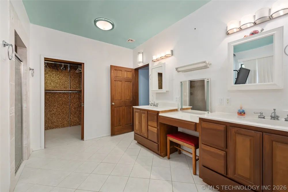 811 State Street Wagoner, OK 74467