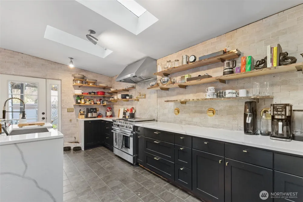 1053 S Southern Street Seattle, WA 98108