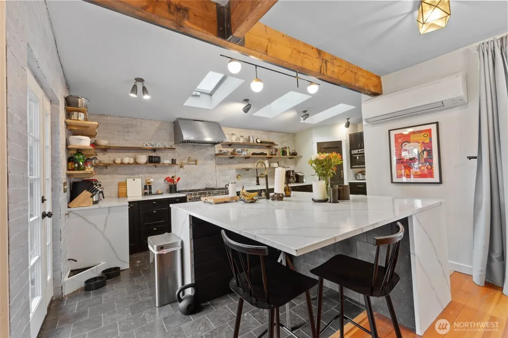 1053 S Southern Street Seattle, WA 98108