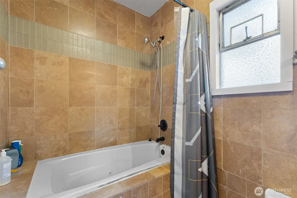 1053 S Southern Street Seattle, WA 98108