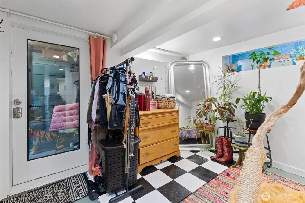 1053 S Southern Street Seattle, WA 98108