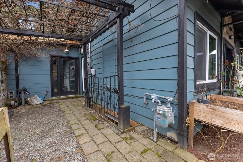 1053 S Southern Street Seattle, WA 98108